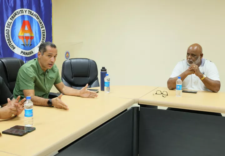 Reunión entre la ATTT y los transportistas. Foto: Cortesía