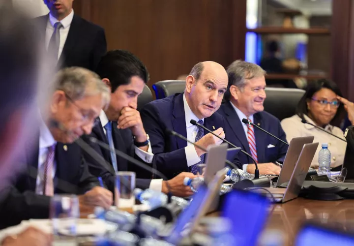 El ministro Felipe Chapman dijo que el precio del combustible seguirá bajo revisión constante y no descartó nuevas medidas si la situación empeora, 