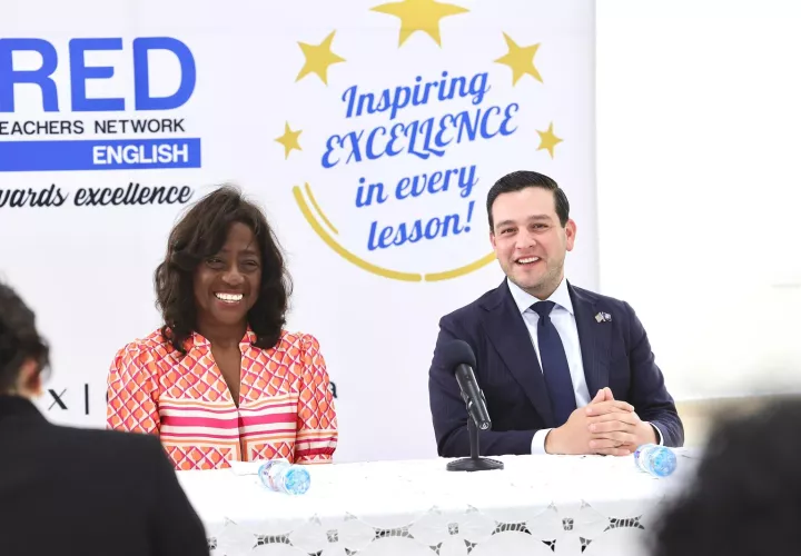 la ministra de Educación, Lucy Molinar, y el embajador de Estados Unidos, Kevin Marino Cabrera.