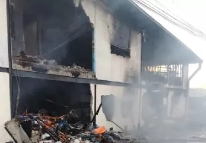 El fuego se inició a eso de las 2:30 de la tarde de ayer, miércoles 
