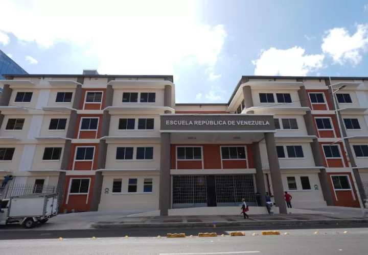 La escuela República de Venezuela abrió sus puertas en 1929 y 50 años después, en 1979 se convirtió en el bastión de lucha de los gremios de educadores. Hoy tiene una nueva cara, moderna, funcional y segura. 
