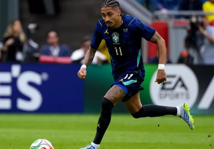 Raphinha durante el partido que enfrentó Brasil frente a Francia. Foto: EFE