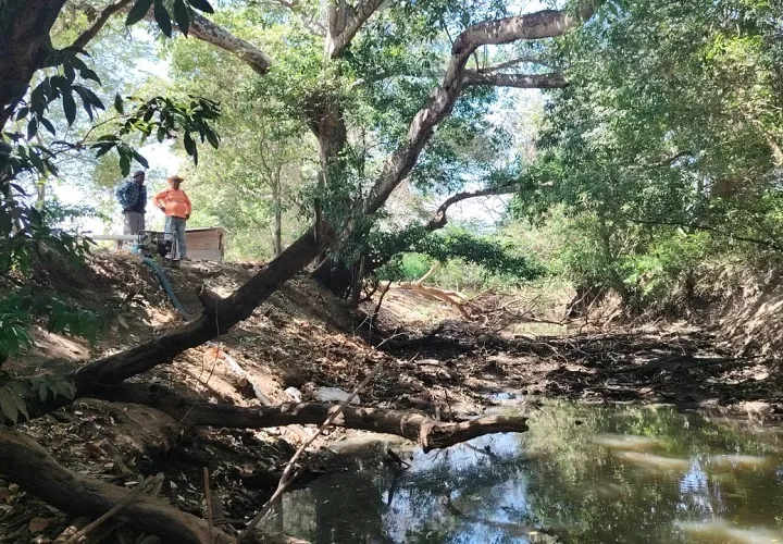 En este río solo quedan charquitas. Hasta los pescados que había por ahí se están muriendo. Foto. Cortesía