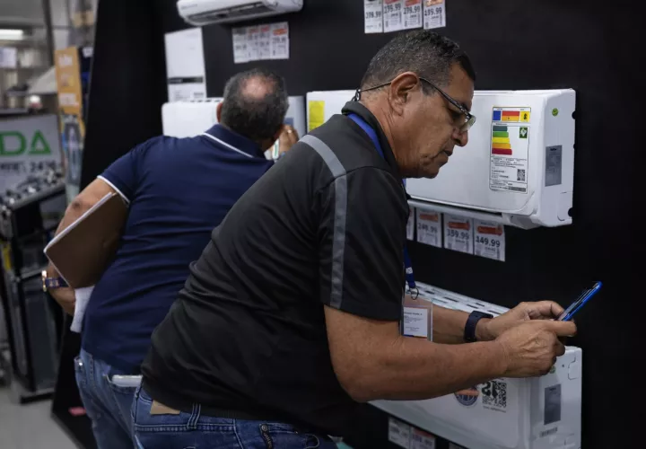 Durante las inspecciones, la Acodeco comprobó que los equipos exhibidos deben portar de forma visible la etiqueta