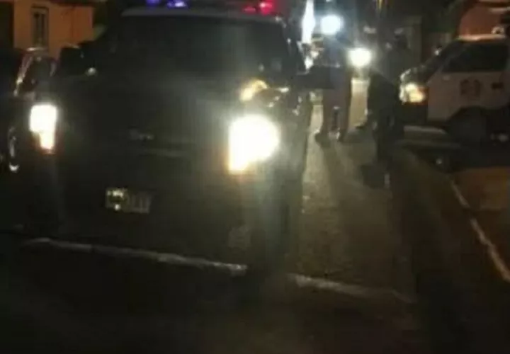 La policía investiga el caso y busca a los pistoleros.  /  Foto: Diómedes Sánchez