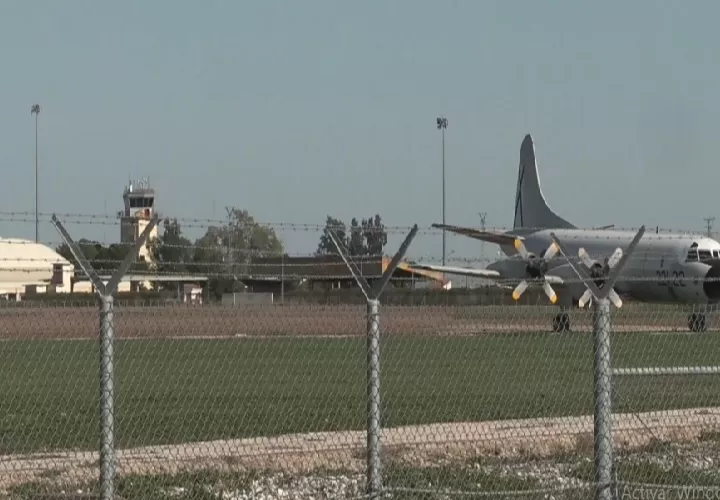 España tampoco permite el uso de sus bases aéreas de Rota y Morón por parte de aviones norteamericanos ni autoriza a las aeronaves destacadas en terceros países europeos a usar el espacio aéreo español. Foto. EFE
