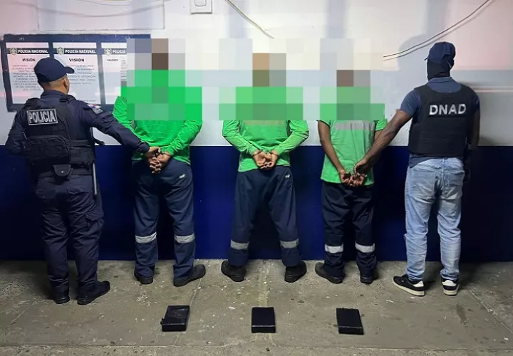 La Fiscalía de Drogas investiga a tres trabajadores portuarios sorprendidos con droga y dinero en terminal atlántica.  /  Foto: PN