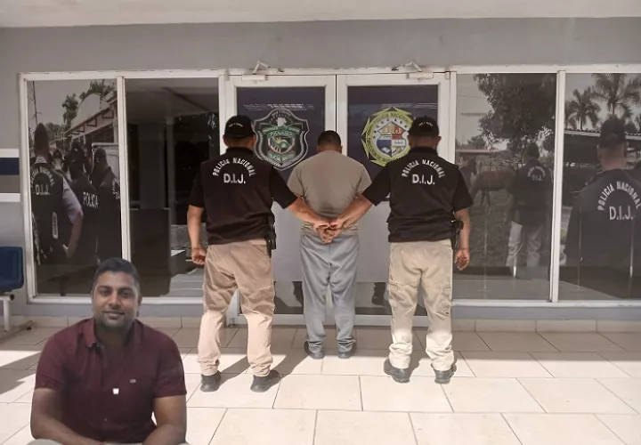 Al sujeto se le vincula con el asesinato del comerciante de origen indio Amitkumar Vasantbhai.  / Fotocomposición: PN/Archivo