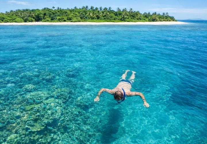 El guía turístico practicaba buceo con esnórquel cuando murió.  /  Imagen ilustrativa: IA Copilot