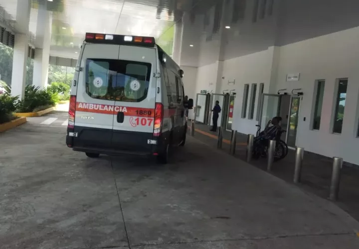 Uno de los heridos de 25 años de edad fue trasladado en ambulancia hacia emergencia del hospital Dr. Manuel Amador Guerrero en el corregimiento de Cristóbal Este.