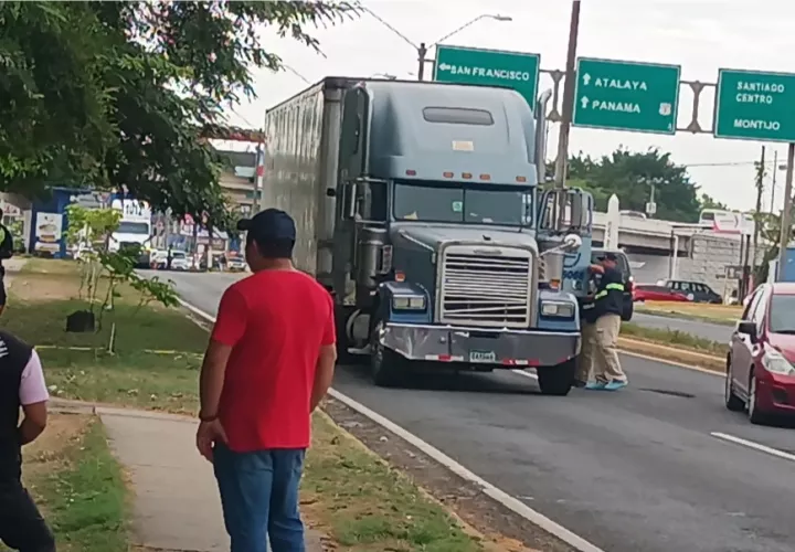 Al momento del levantamiento del cuerpo, la víctima, un hombre joven, no portaba documentos de identificación, por lo que permanece como desconocido. 