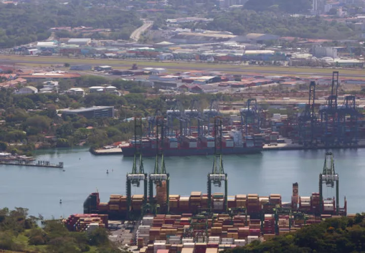 Fotografía aérea de los puertos de Balboa en el Canal de Panamá. Foto: EFE