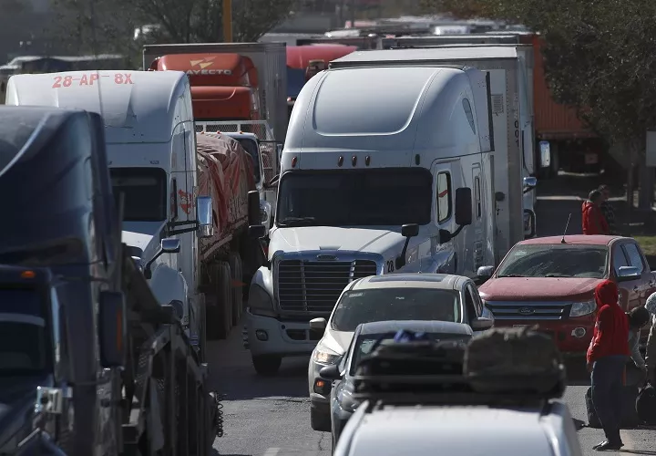 Entre las vías que distintos reportes mencionan como posibles puntos de bloqueo figuran las autopistas que conectan a la capital, Ciudad de México, con los estados de Querétaro, Pachuca, Puebla y la ciudad de Cuernavaca, en el estado de Morelos. Foto. EFE