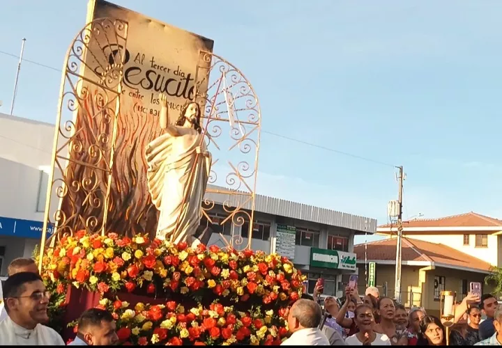 Aurelia Espino, fiel católica, dijo que la carrera de Los Santos no solo reafirma las creencias de los fieles, sino que también se convierte en un espacio de unión comunitaria. Foto. Melquíades Vásquez