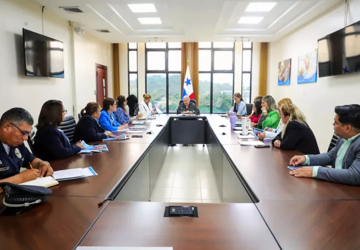 La ministra Beatriz Carles de Arango reiteró que la protección integral de la niñez es una responsabilidad compartida entre el Estado y la sociedad, que requiere coordinación y acciones urgentes.