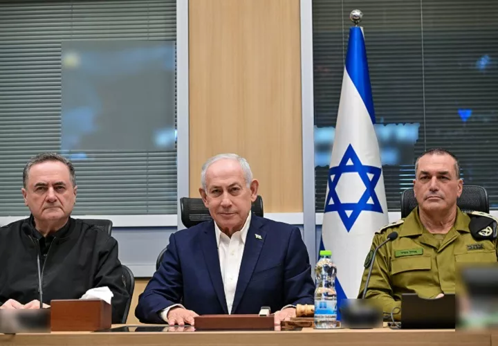 El primer ministro israelí, Benajmín Netanyahu, anunció que su Gobierno iniciará negociaciones directas con Líbano para desarmar a Hizbulá. Foto. EFE