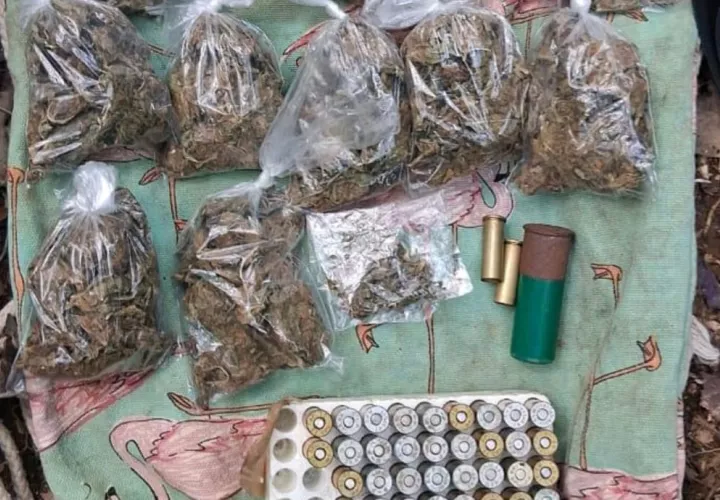 Tenían armas de fuego y sustancias ilícitas.