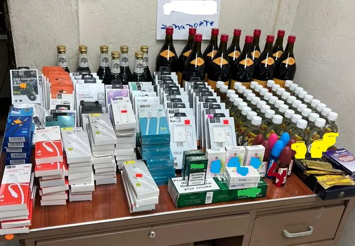 La mercancía fue retenida y trasladada a las instalaciones de Aduanas. Foto. Cortesía