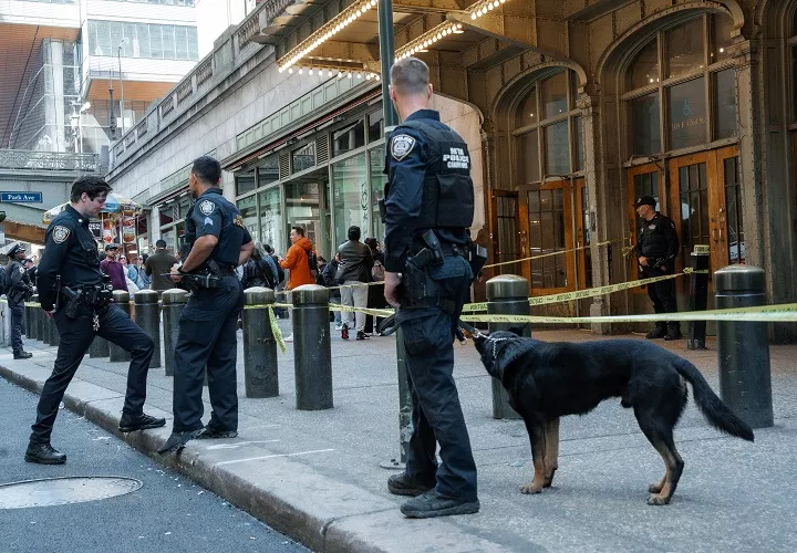 Las tres víctimas fueron trasladadas a un hospital cercano pero no se teme por sus vidas, especificó  la jefa de Policía Jessica Tisch. Foto. EFE