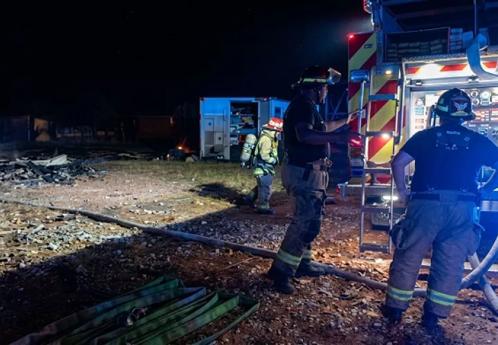 En la operación participaron unidades de al menos cuatro estaciones del Cuerpo de Bomberos.  /  Captura de video: BCBRP/ IA Gemini