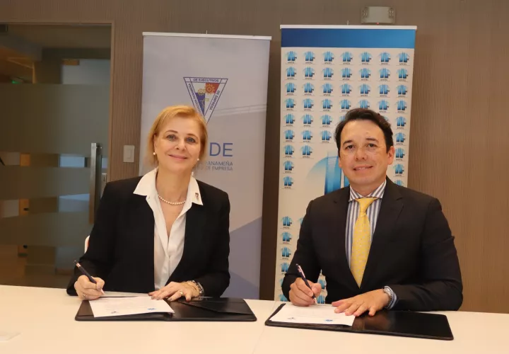El acuerdo fue firmado por Giulia De Sanctis, presidenta de APEDE y Víctor Concepción, presidente de APATEL.