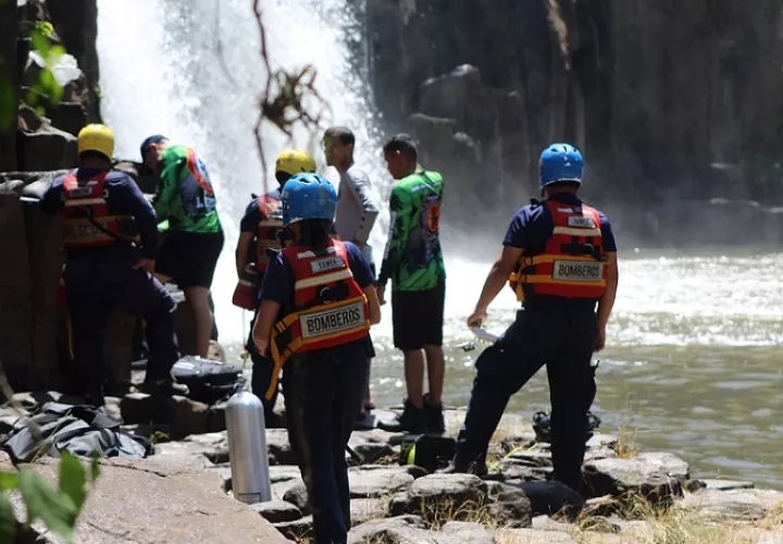 Las tareas de búsqueda y rescate se concentran cerca de la cascada.   /  Foto: Eric Montenegro