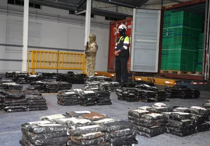 La carga procedía de  Estados Unidos, con trasbordo en Panamá y destino final el Puerto del Callao, Perú.  /  Foto: Senan
