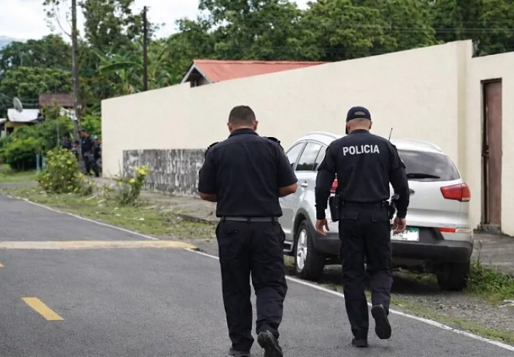 La Policía Nacional aprehendió a uno de los sospechosos y al ciudadano que lo retuvo.  