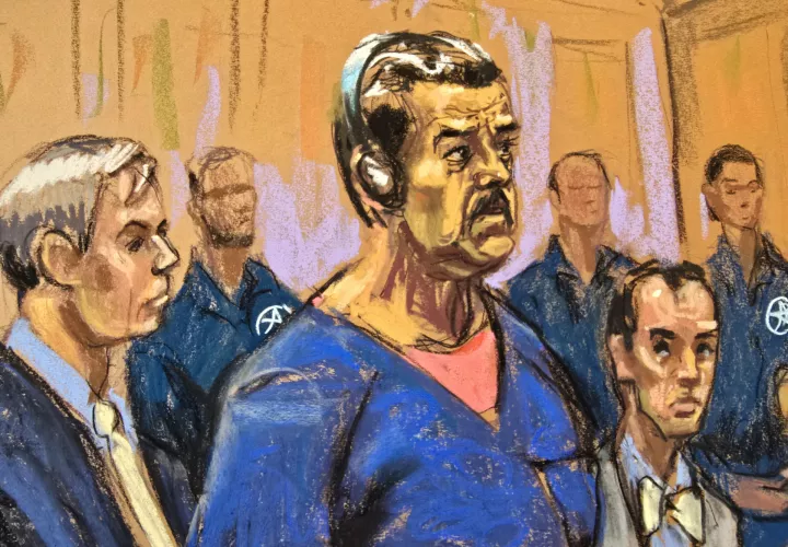 Fotografía de un dibujo de Jane Rosenberg donde aparece el presidente de Venezuela, Nicolás Maduro, compareciendo ante un tribunal federal de Nueva York. EFE/