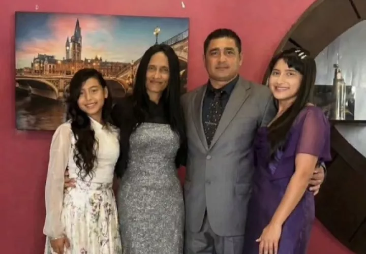 Pastor Benjamín López y su familia.