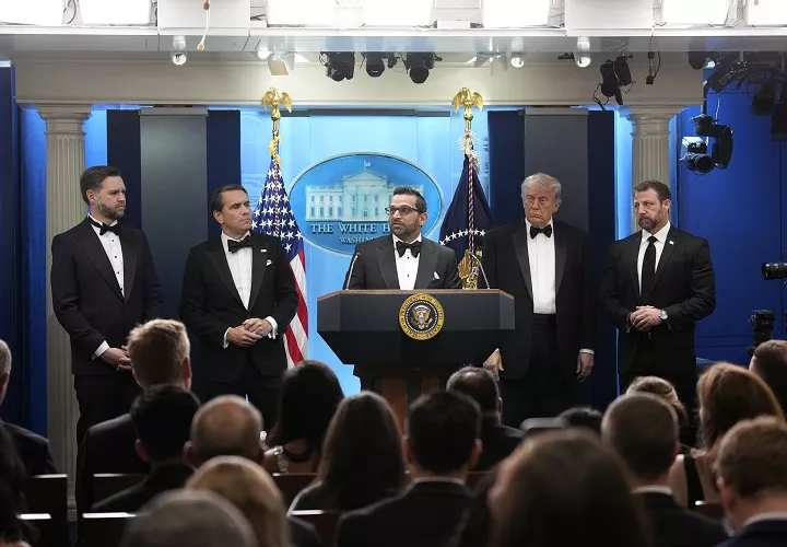 El director del FBI, Kash Patel, los agentes "no han dormido en todo el fin de semana" para tratar de esclarecer la cadena de sucesos y los motivos que llevaron al sospechoso, identificado en los medios como Cole Allen, a atentar contra funcionarios de la Administración. Foto. EFE