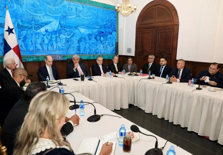 Durante la reunión, el mandatario y los diputados revisaron el avance de proyectos enfocados en dar respuesta a situaciones que siguen sin resolverse del todo