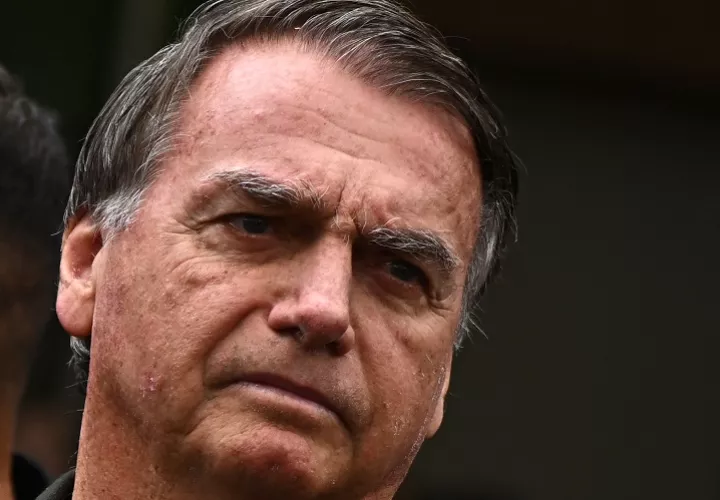 Tras la sentencia, Jair Bolsonaro cumplió unos 120 días de reclusión, pero desde el pasado 27 de marzo un juez le autorizó a pasar al régimen de prisión domiciliaria de forma temporal. Foto. EFE