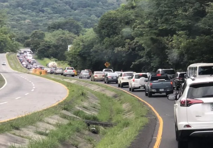 El tráfico denso en la Interamericana al iniciar un fin de semana largo. Ilustrativa