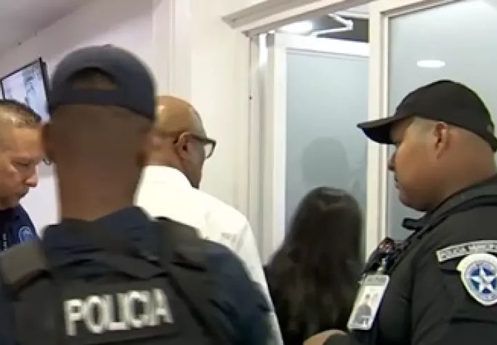 Un juez de garantías autorizó la operación para asegurar el acceso a la información requerida en la investigación.