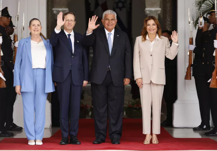 Una visita de horas, pero considerada histórica realiza el presidente israeli, Isaac Herzog. 