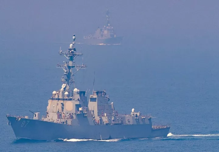Según el comunicado del Comando Central, las fuerzas iraníes lanzaron “múltiples misiles, drones y pequeñas embarcaciones” contra los destructores USS Truxtun, USS Rafael Peralta y USS Mason. Foto@CETCOM