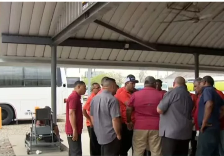 Transportistas indican que el subsidio del Gobierno no les alcanza y también solicitan poder transitar por el Puente de las Américas. 