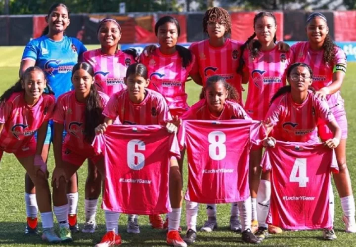 Equipo del Sporting San Miguelito en la categoría Sub-16 Femenina.