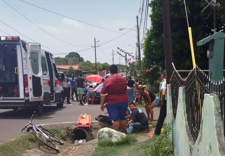 Los niños y la madre fueron trasladados al Hospital Gustavo Nelson Collado de Chitré. /  Foto: Thays Domínguez