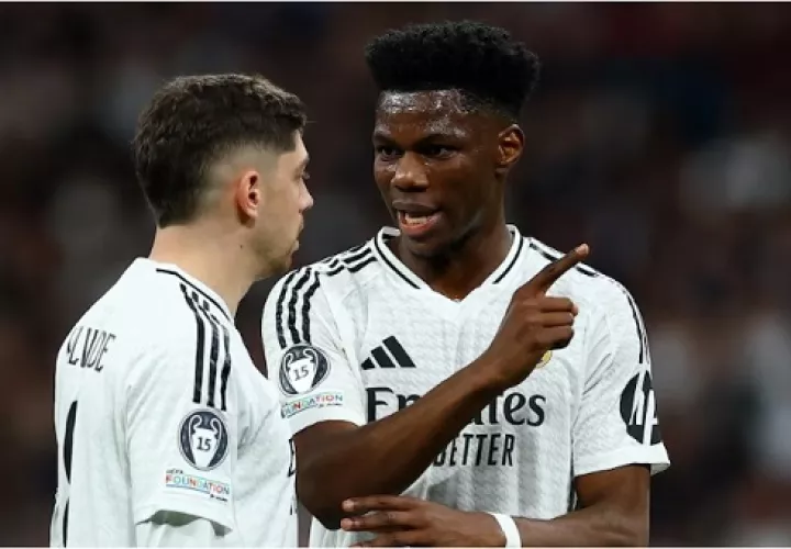 El uruguayo Federico Valverde (izq.) y el francés Aurelien Tchouameni.