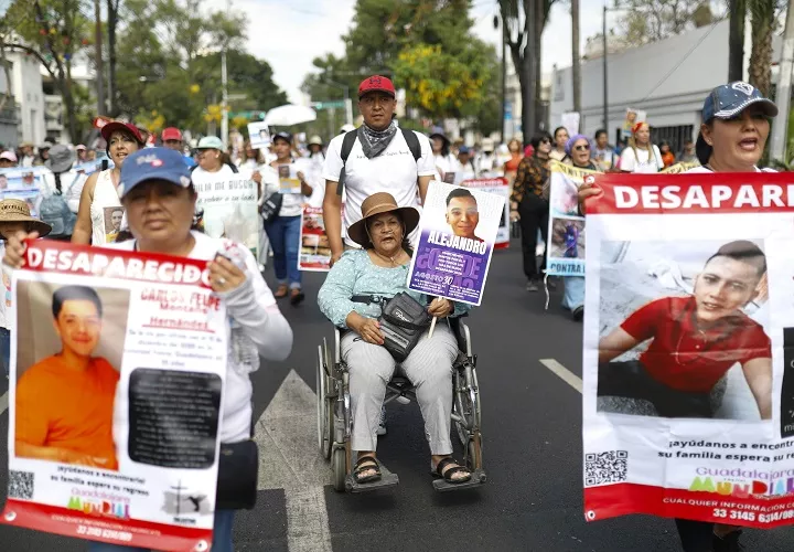 Madres y familiares de personas desaparecidas marchan en demanda de justicia. Foto. EFE