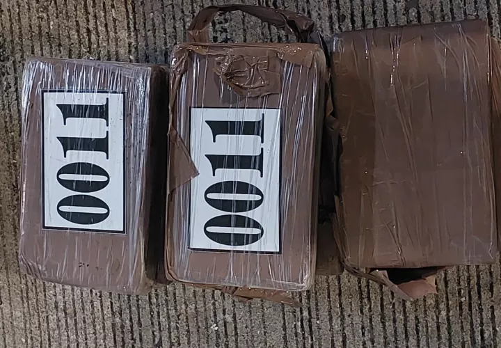  Los paquetes estaban identificados con las marcas “0011” y “Casa Blanca”. La mercancía quedó bajo custodia de las autoridades competentes.