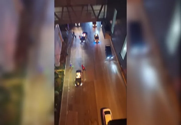 La víctima falleció en el lugar del atropello.  /  Captura de video