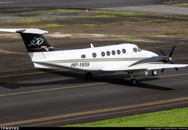 La aeronave Beechcraft 300 King con matrícula panameña HP-1859 desapareció el 3 de mayo de 2025.  