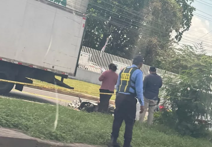 Las llantas traseras del camión le pasaron por encima de la cabeza. /  Foto: cortesía