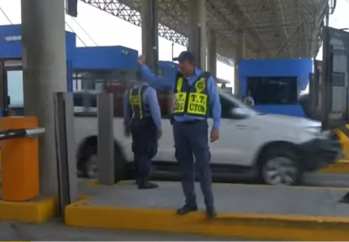 El operativo agarró a varios conductores desprevenidos y algunos hasta terminaron sancionados en plena vía.
