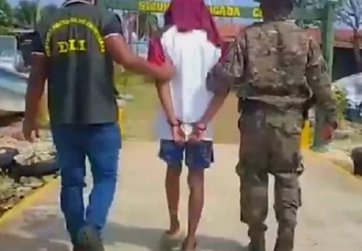El ciudadano fue trasladado a la sede de la Segunda Brigada Caribe en Narganá.  /  Foto: Senafront
