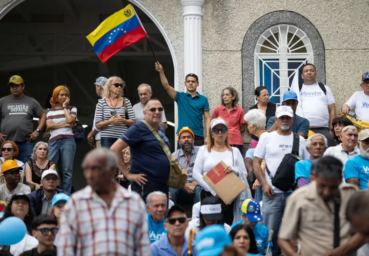  Personas participan en una actividad del partido Vente Venezuela (VV) este domingo, en Caracas (Venezuela).