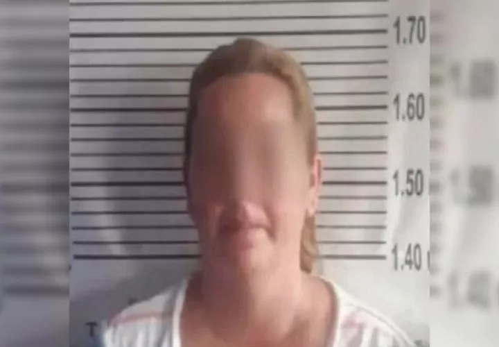 La mujer además realizaba videollamadas en vivo a través de las cuales exponía a la víctima.  /  Foto Televen